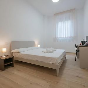 Kamer met een Queen Size Bed